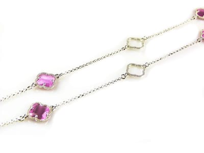 model Fiori open klavers collier in zilver felrroze klavers