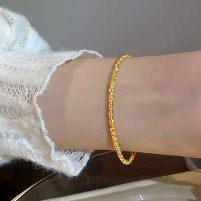Helin Life damesarmband – goudkleurig – modieuze sieraden – cadeau voor vrouwen, moeders of vriendinnen – Italiaanse armband met bloemmotief | – licht luxe, exclusief en stijlvol