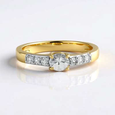 Cavill - Elegante Zilveren Ring - 925 Sterling Zilver Verguld - Cambodjaanse Rondzilkoon 0.36ct & 6 Zirkonen 0.189ct - Smal Design - Luxe Sieraad
