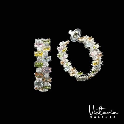 Victoria Valenza Rimini Luxe Oorbellen Dames Messing Oorringen - Meerkleurige Steen - Kleur Zilver - 1 Paar