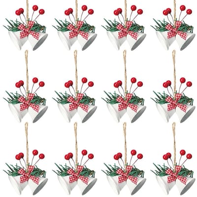 Dailygoods- Kerstklok 12 Stuks - Ornament/Hanger - Metalen Jingle Klokken - Hulstbessen/Strik - Kerstdecoratie - Stevig Ophangkoord