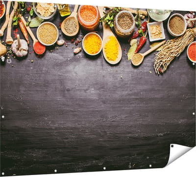 Gards Tuinposter Indiase Kruiden op een Zwarte Tafel - 160x120 cm - Tuindoek - Tuindecoratie - Wanddecoratie buiten - Tuinschilderij