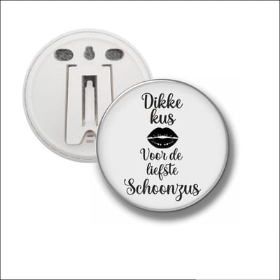 Button Met Clip 58 MM - Dikke Kus Voor De Liefste Schoonzus