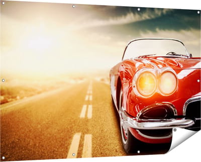 Gards Tuinposter Oude Rode Auto - Retro - 150x100 cm - Tuindoek - Tuindecoratie - Wanddecoratie buiten - Tuinschilderij
