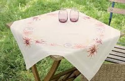 Vervaco - Tafelkleed kit - Boeket met magnolia - PN-0145061 - Borduren - Borduurpakket - Borduurpakket volwassenen - Borduurpakket kind