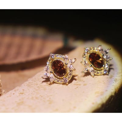Vintage Hofstijl Licht Luxe Kristallen oorbellen voor dames Ovale high-level opzichtige bloem oorbellen Banket Sieraden brown