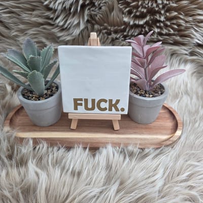 Keramisch Wenstegeltje 10x10 cm – “FUCK.” – Stoer Spreuktegel – Handgemaakt Cadeautegeltje met Humor – Trendy nu – Grappig – Cadeau