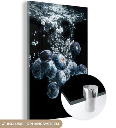 MuchoWow® Glasschilderij 120x180 cm - Schilderij acrylglas - Blauwe bessen - Fruit - bes - Stilleven - Water - Zwart - Foto op glas - Schilderijen