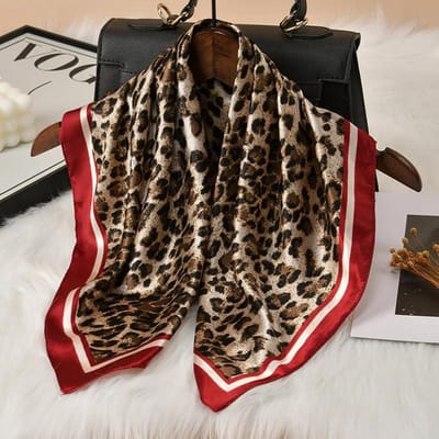Mode Veelzijdig Geprint Vierkant Sjaaltje met Luipaardpatroon 60cm Lente en Herfst Mode Veelzijdig Hoge Kwaliteit Sjaal Hoofddoek One Size black