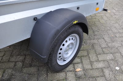 Humbaur kunststof spatbord 13 inch - rechts - 740x190x335 mm