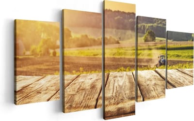 Artaza Canvas Schilderij Vijfluik Tractor in het Veld met Houten Planken - 100x50 - Foto Op Canvas - Canvas Print