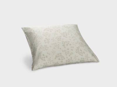 Yumeko kussensloop katoensatijn natuurlijke bloemen 65x65 - Biologisch & ecologisch - 1 stuk