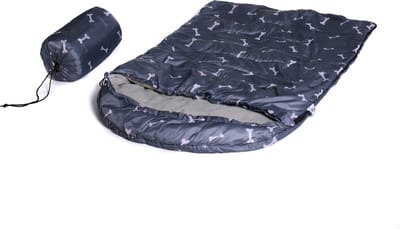 Dogs&Co® Slaapzak voor de hond Grijs met "BONE" print - Hondenslaapzak - 115cm lengte - in handige opbergtas