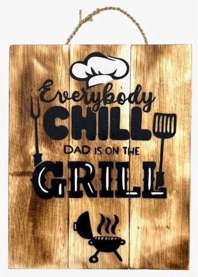 Houten tekstbord Sjef Dad is on the grill