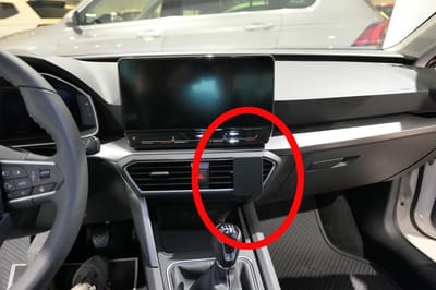 Brodit ProClip houder geschikt voor Seat Leon 2020 - / Cupra Leon/ Formentor/ Leon Sportstourer 2020 - Center Mount
