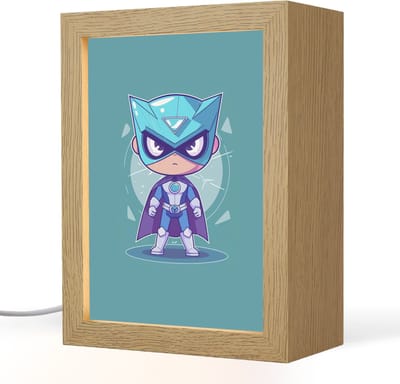 Nachtlampje 15x20 cm - Kinder lampje - Superheld - Blauw - Jongens - Tafellamp kinderkamer - Slaapkamer lamp - Bedlamp kinderen - Kinderlampje stopcontact - Wandlamp babykamer - Nachtlampjes