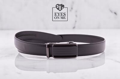 Zwarte 150 cm lange lederen riem zonder gaatjes met automatische gesp voor heren met een maatje meer ( Model A003 )