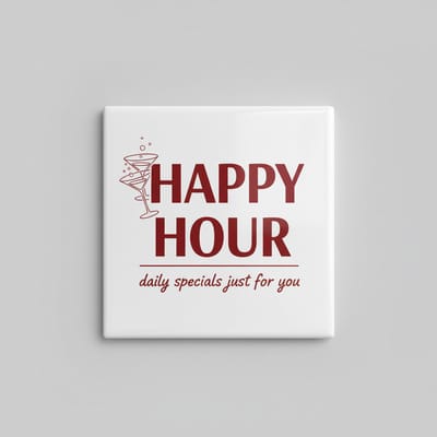 “Happy Hour” Tekst Tegel – Barstijl Typografie Wanddecoratie – Decoratieve Keramische Tegel 15 × 15 cm