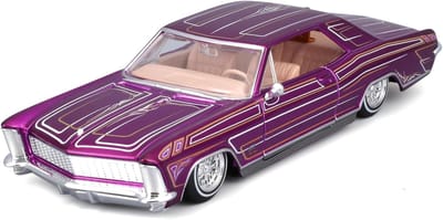 Klassieke Auto Model - Miniatuur Voertuig - Verzamelen Display - Gedetailleerd Ontwerp - 1:24 Schaal - Paars