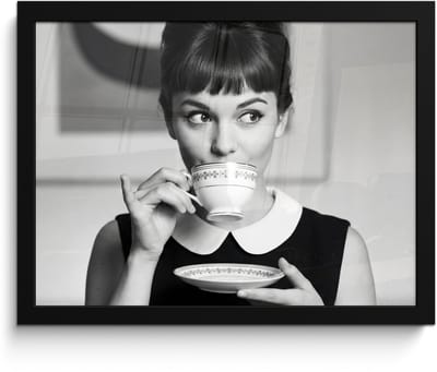 Poster in lijst - Fotolijst 40x30 cm - Posters - Portret - Thee - Vrouw - Posterlijst zwart - Decoratie - Wanddecoratie woonkamer - Muurdecoratie slaapkamer