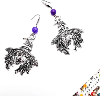 Jeannette-Creatief® - Halloween - Witch Head - Oorhangers - Oorbellen - Oorbellen Dames - Carnaval - Fright Night - Heks - Halloween kostuum - Halloween oorbellen - Sieraden - Paarse oorbellen - Natuursteen - Carnaval - Carnavalskleding