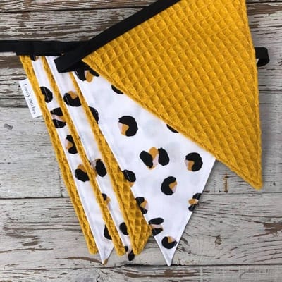 Stoffen vlaggenlijn - Panterprint - Lichtroze - Okergeel - Wafelkatoen - 7 vlaggen - babykamer