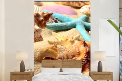 Behang - Fotobehang Zeester - Schelpen - Zand - Strand - Breedte 145 cm x hoogte 220 cm