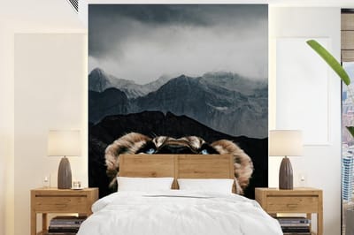 Behang - Fotobehang Tijger - Bergen - Mist - Breedte 205 cm x hoogte 280 cm