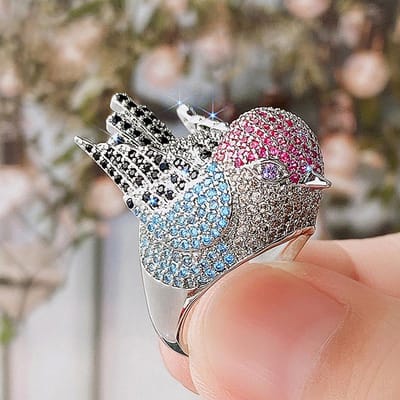 Huitan Hyperbool Vogel Vingerring Vrouwelijk voor Cocktailfeest Kleurrijke Kubieke Zirconia Bling Bling Dierlijke Accessoires Chique Sieraden 8 white