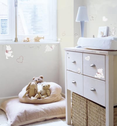 Graham & Brown - Winnie de Pooh Muursticker 2 vellen (max 22,3x23,8 cm - min 4,4x4,4 cm)