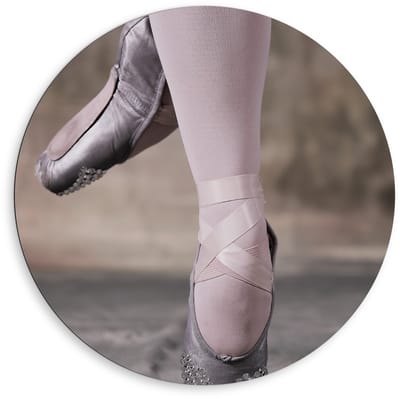 Dibond Wandcirkel - Ballerina op Spitzen - 80x80cm Foto op Aluminium Wandcirkel (met ophangsysteem)