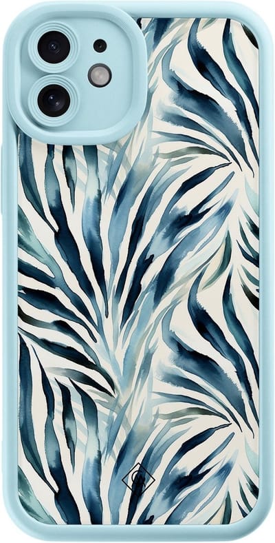 Casimoda® hoesje - Geschikt voor iPhone 12 - Japandi Waves - Effen telefoonhoesje met lensbescherming - TPU - Backcover - Blauw