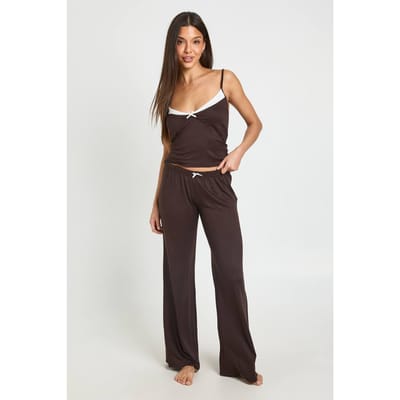 boohoo Dames Tall Pyjama Set Met Contrasterende Cami En Broek | Chocoladebruin | Maat: 42