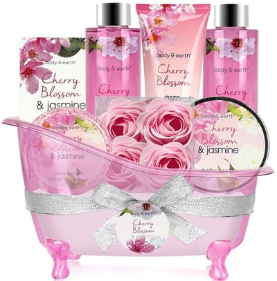 Body & Earth - Cherry Blossom - Wellness Geschenkset Vrouwen - Cadeaupakket in Roze badkuip - wellness bath - Verjaardag cadeau vrouw moeder, vriendin, zus, oma, mama - Verwenpakket Kado - Cadeautje voor haar Giftset