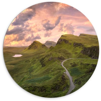 Dibond Wandcirkel - The Quiraing Landschap, Schotland - 100x100cm Foto op Aluminium Wandcirkel (met ophangsysteem)