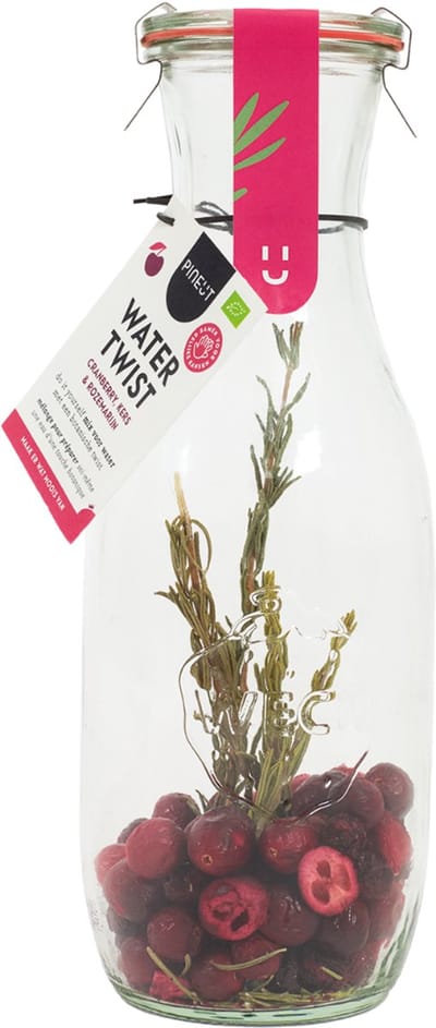 Pineut ® Watertwist - Tafelwater Cranberry, Kers & Rozemarijn - BIO - Waterkaraf met deksel - Waterkan Glas 1L - Orginineel cadeau voor de winter - Water met een smaakje - Hervulbaar - Gezond & Gezellig genieten