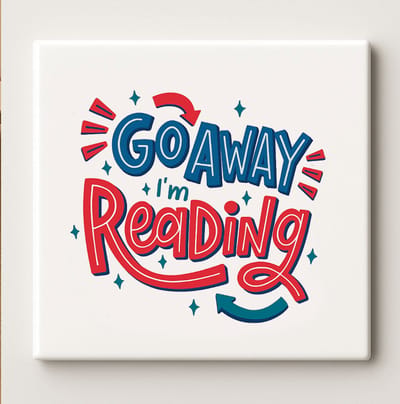 Go Away I’m Reading Grappige Boekliefhebber Tegel – 15x15 cm Keramische Wandtegel – Perfect Cadeau voor Lezers, Studenten & Introverte Mensen
