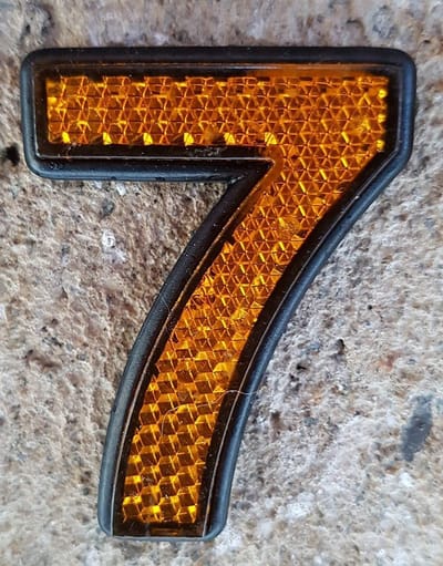 Zelfklevende nummer cijfer : 7 Reflecterend ± 5 x 3.5 cm