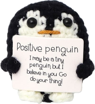 Positive Penguin - Gehaakt poppetje - Cadeau artikel - 7cm