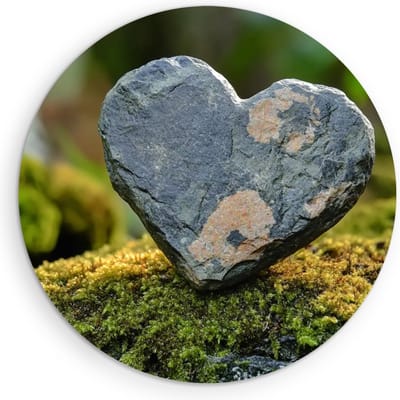 Saammp Muurcirkel Hout - Steen in de vorm van een hart - Natuur - Landschap - Ø 90 - Wandcirkel - Wanddecoratie Cirkel - Muurdecoratie Woonkamer - Slaapkamer decoratie - Rond Schilderij