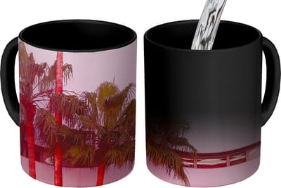 Magische Mok - Foto op Warmte Mokken - Koffiemok - Palm - Tuinposter - Roze - Magic Mok - Beker - 350 ML - Theemok