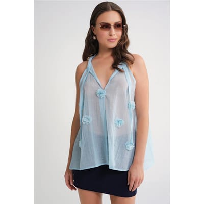 V-hals Blouse met Striksluiting en Ruffles