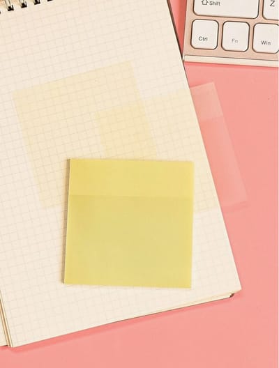Transparante Sticky Notes – 50 vellen – Geel – PET – Leuk Kerstcadeau, Sinterklaascadeau of Schoencadeau – Cadeaus onder €5 – Perfect voor Bullet Journal, Studeren en Kantoor