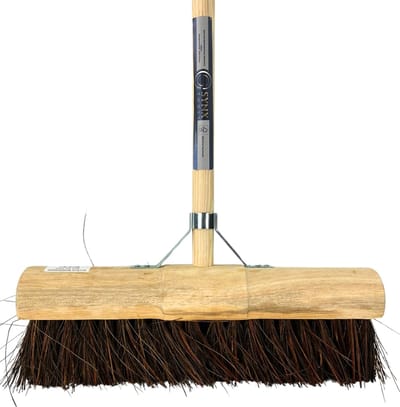 Synx Tools Gemeente bezem 45 cm - Korte Steel 130 cm - Buitenbezem - Straatbezem - Stadsbezem - Gemeentebezem - Harde natuurvezels - Bezems - Veger met Steel 130 cm