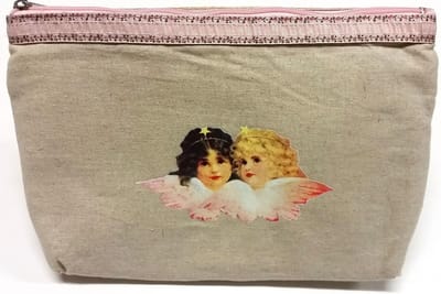 Karen  -Toilettas - Engelen - Ecru - Afmeting 30 x 10 x 22 cm.