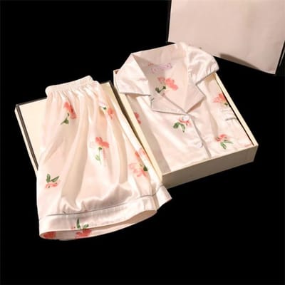 Nieuwe Zomer Dames Faux Zijde Tweedelige Pyjama Set Casual Korte Mouw en Shorts Set Eenvoudige Geometrische Pyjama's Huispak XXL white
