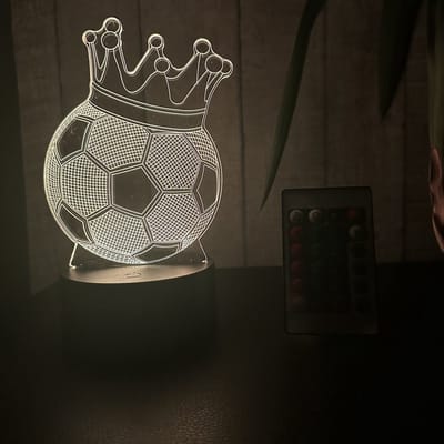 Klarigo® Nachtlamp – 3D LED Lamp Illusie – 16 Kleuren – Bureaulamp – Voetbal - Koning TOTO – Nachtlampje Kinderen – Creative lamp - Afstandsbediening - WK 2026 - Fifa