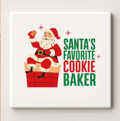 Kerst Tegel “Santa’s Favorite Cookie Baker” 15x15 cm – Feestelijke Keramische Wanddecoratie Cadeau voor Bakkers en Kerstkeuken Decoratie