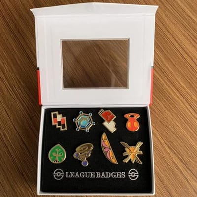 Insigne de GIM de la Ligue Pokémon Figures d'Anime Pocket Monster Roi du Ciel Gymnase Insigne Métallique Pikachu Mew-two Jouets pour Enfant Enfants