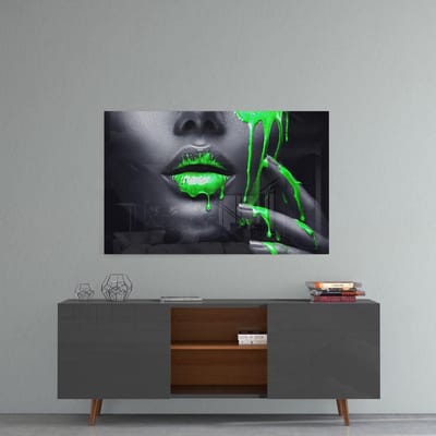 Insigne Glazen Schilderijen - Vrouw Met Groene Verf - Wanddecoratie - Geharde Glasschilderij - 110x70 cm - 4 mm